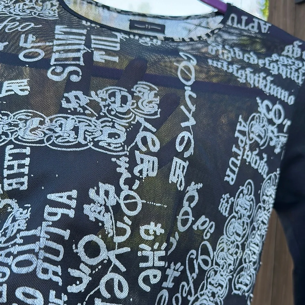 Black and White Graphic Long Sleeve Top Vintage Brand TS